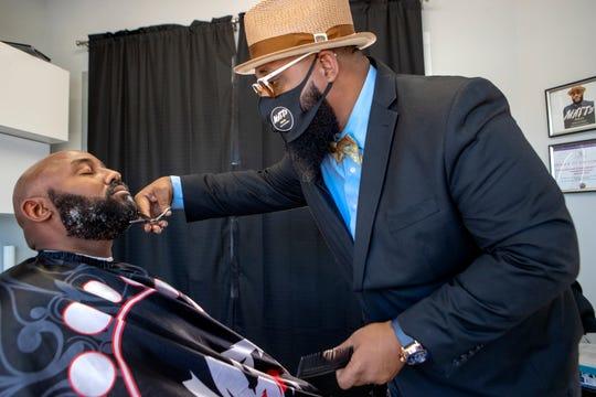 Photo of barber giving haircut to barber 