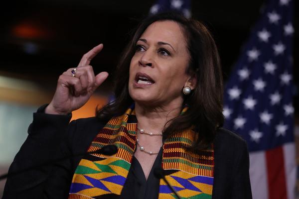 California Senator Kamala Harris joined fellow Democrats from the House and Senate in Washington on June 8 to introduce new legislation to end excessive use of force by police and make it easier to identify, track, and prosecute police misconduct.CHIP SOMODEVILLA/GETTY IMAGES/FILE